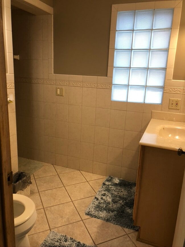 Building Photo - 10321 W North Ave