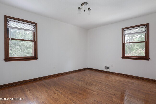 Building Photo - 18 Seven Oaks Dr
