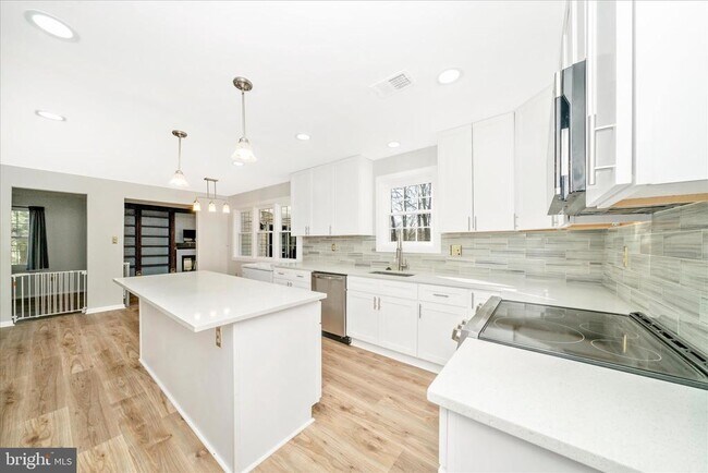 Building Photo - 3105 Glissade Ct