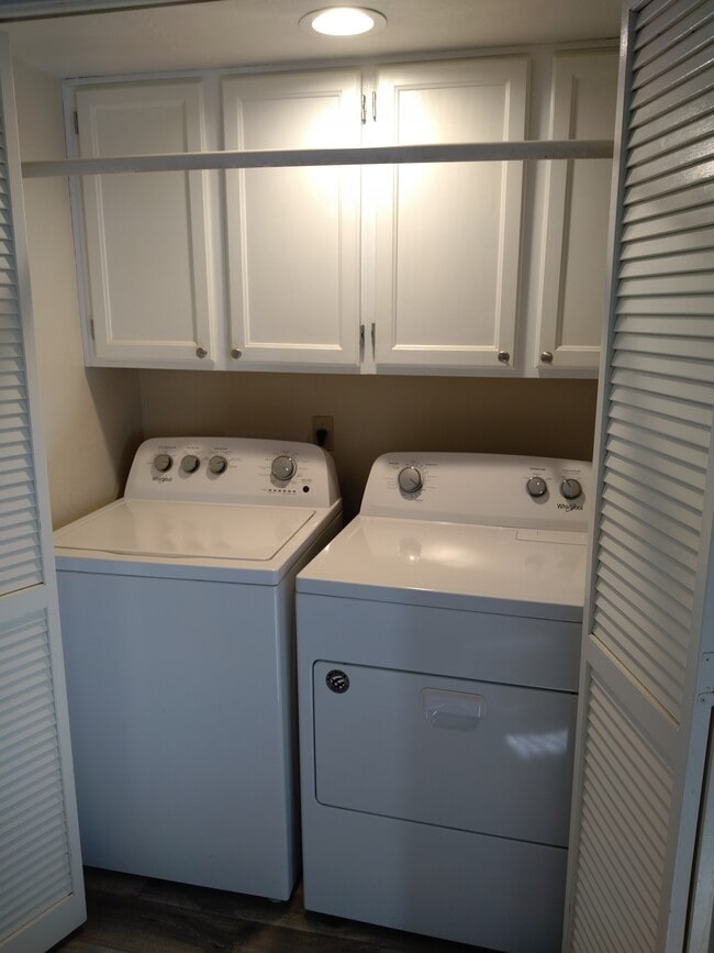 Building Photo - 2225 E Forge Ave