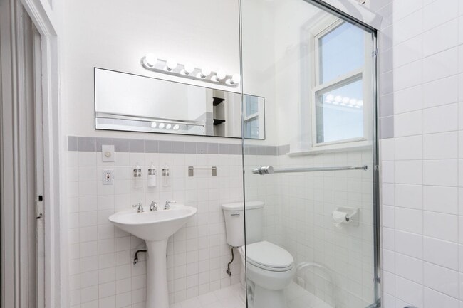 Building Photo - 3 Bed / 2 Bath pet friendly large and sunny unit on 24th St in Noe Valley. YouTube tour!