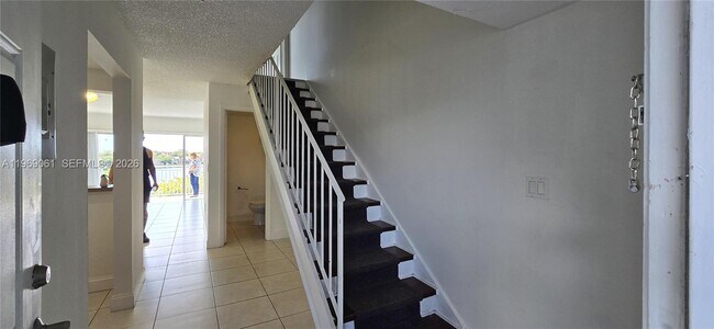 Building Photo - 9375 Fontainebleau Blvd