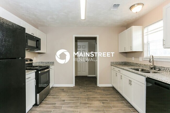 Building Photo - 3 Bedroom Pet-Friendly Home in ELLENWOOD, GA with Main Street Renewal