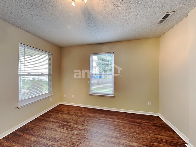 Building Photo - 527 Runnymede Ct