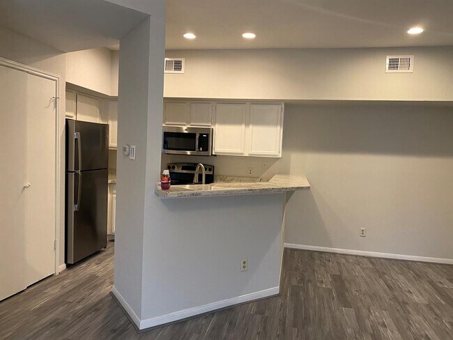 Building Photo - 2121 El Paseo St