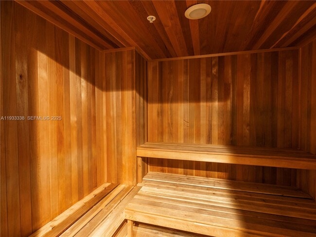 Building Photo - 480 NE 30th St