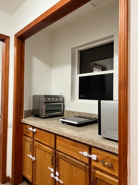 Building Photo - 1871 Peach Pl