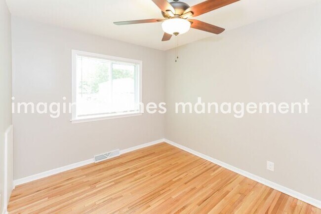 Building Photo - 2521 Oregon Ave S