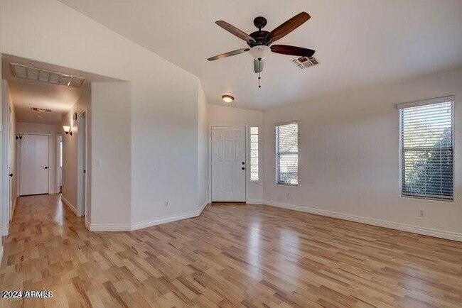 Building Photo - 2131 S Peppertree Dr