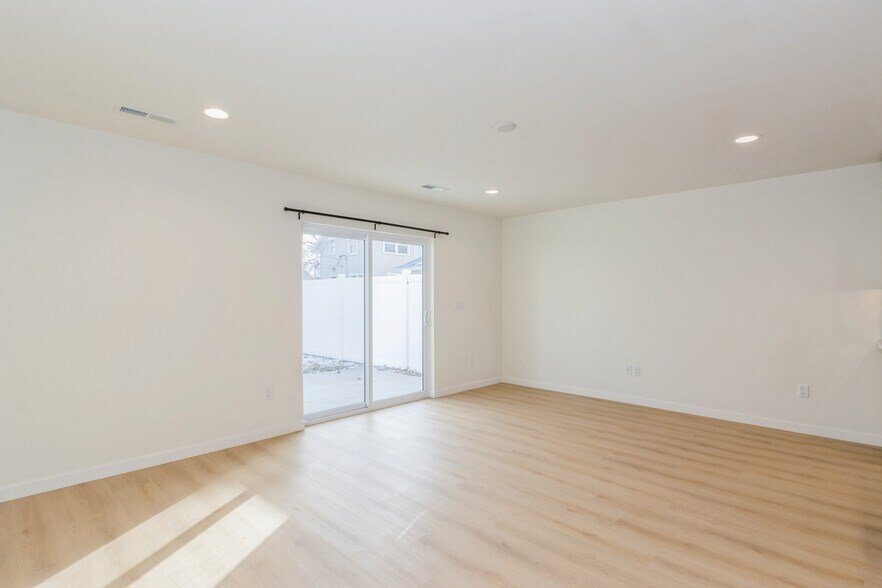 Building Photo - 415 C Ave NW