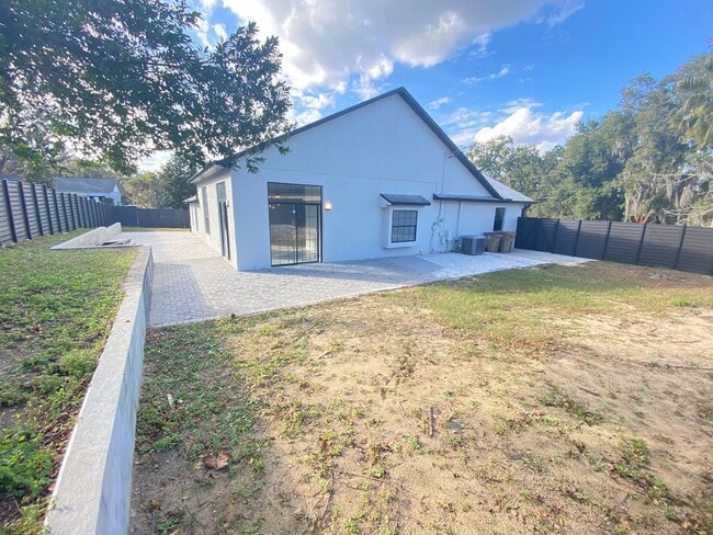 Building Photo - 13245 Shore Dr