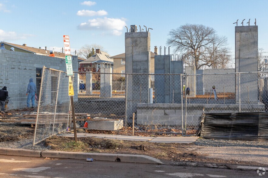 12/22/2021 Construction - 33-37 W Price St