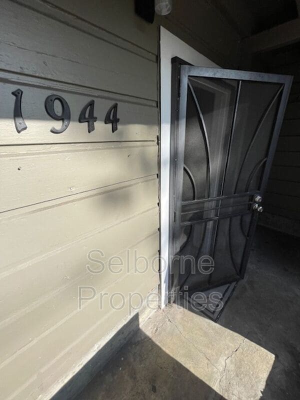 Building Photo - 1944 E 20th St