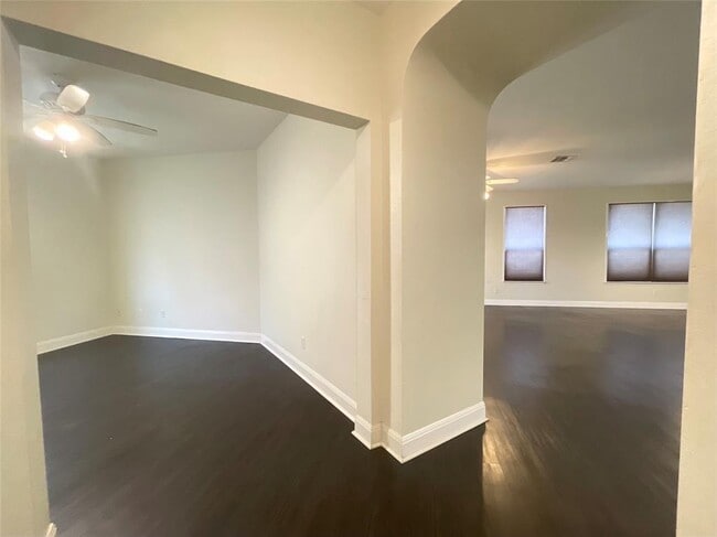 Building Photo - 4412 Woodstock Dr