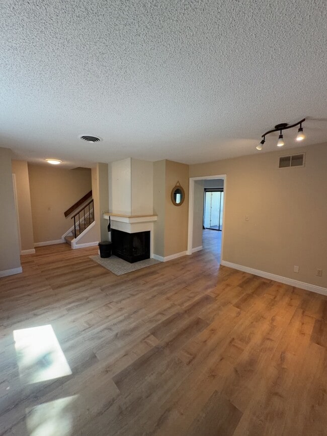Building Photo - 397 Raspberry Ln