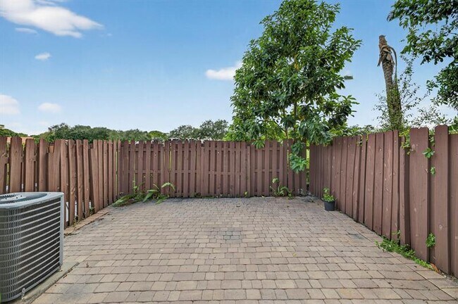 Building Photo - 7506 NW 75th St