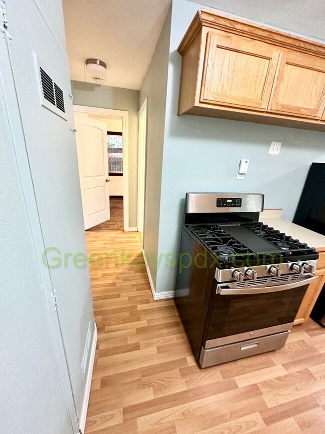 Building Photo - 2 Bedroom House with Backyard full of Frui...