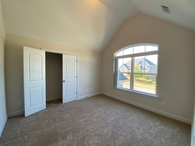 Building Photo - 5BR + # Full Bath Home in The Retreat at B...