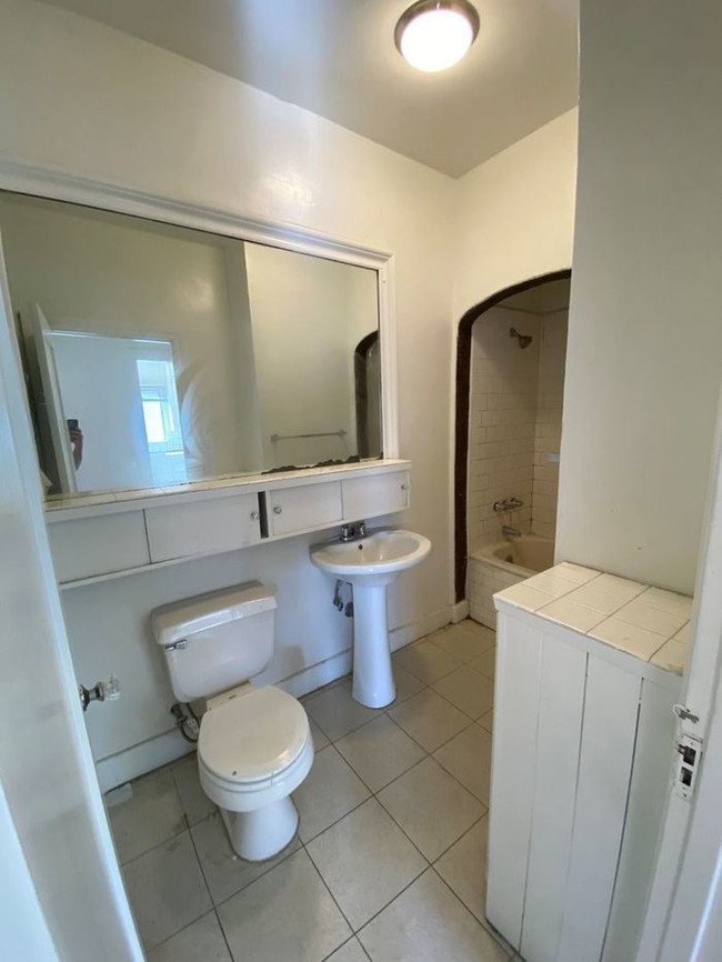 Building Photo - LARGE Spanish Style 4-plex WeHo Adjacent