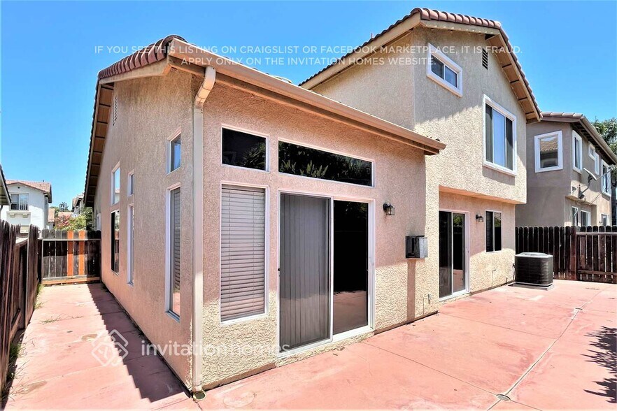 Building Photo - 488 Vista del Sol