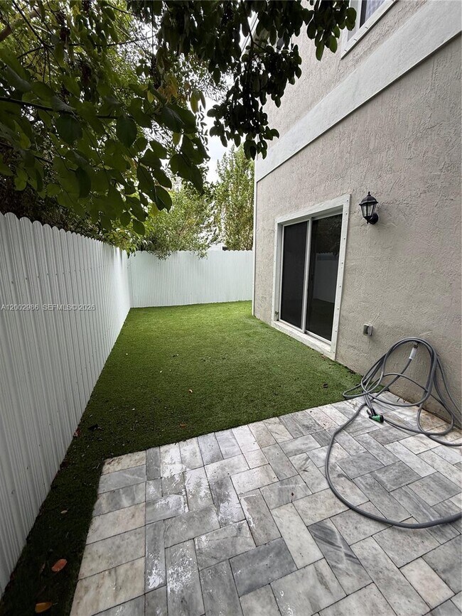 Building Photo - 1743 SE 9th Terrace