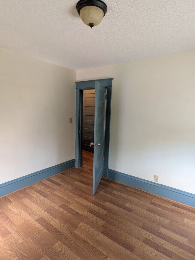 Building Photo - Charming 5-bedroom home in the heart of Hamline–Midway!