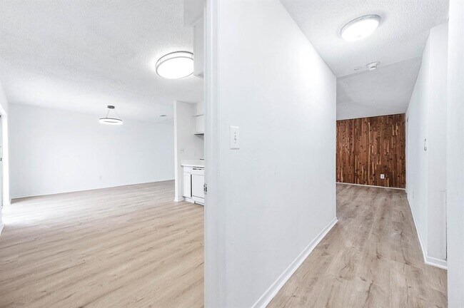 Building Photo - 11554 Chesswood Dr