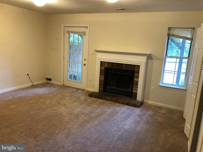 Building Photo - 203 Knollwood Ct