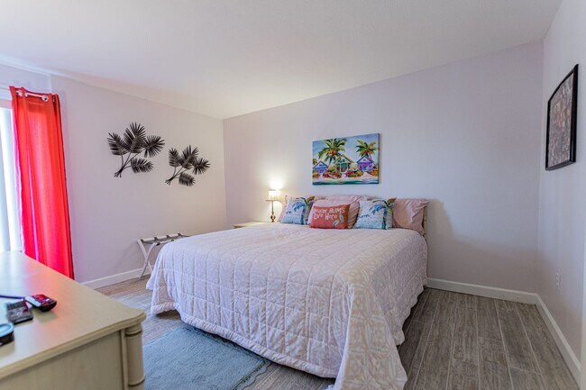 Building Photo - BEAUTIFUL 2 BEDROOM 2 BATHROOM CONDO NEAR CLEARWATER BEACH!