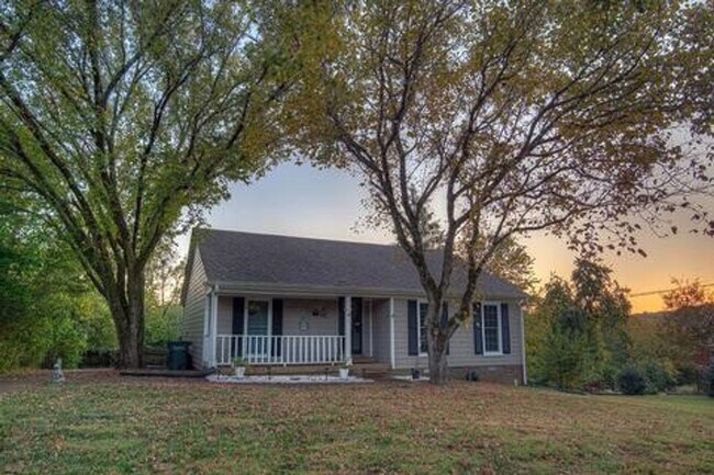 Primary Photo - Harpeth Woods Home with Large Fenced in Yard for Rent.