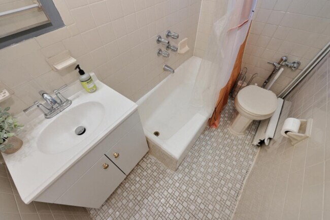 Building Photo - 970 Madison Ave