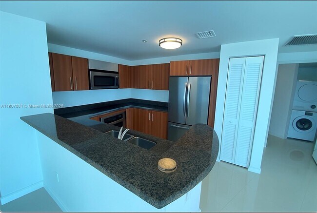 Building Photo - 300 S Biscayne Blvd