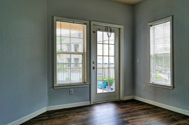 Building Photo - Second floor, 2/2 updated unit, available now!