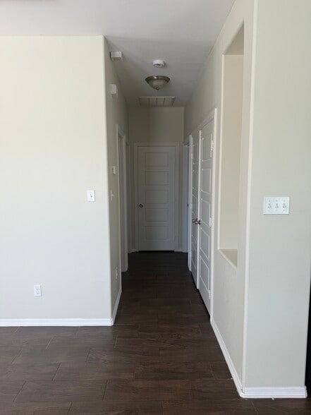 Hallway - 1008 Calle Naranja