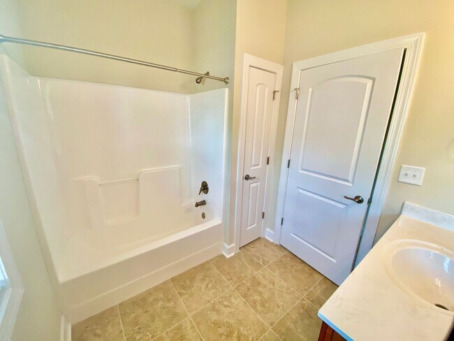 Building Photo - Great Location Single Family Home