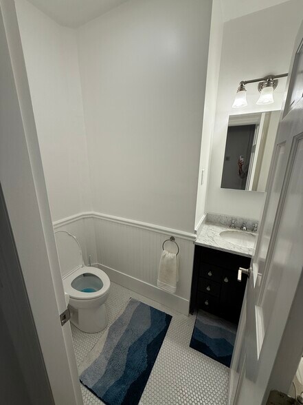 Building Photo - 96 Munroe St