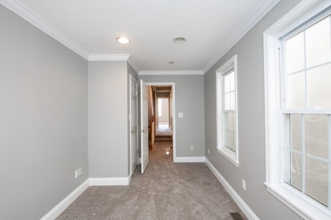 Building Photo - 520 S Bethel St