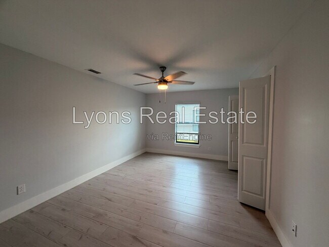 Building Photo - 231 SW 47th Terrace
