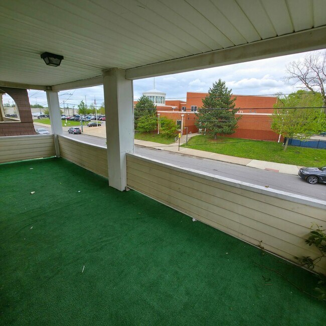Building Photo - 1394 Larchmont Rd