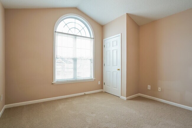 Building Photo - 2000 Persimmon Ridge Dr