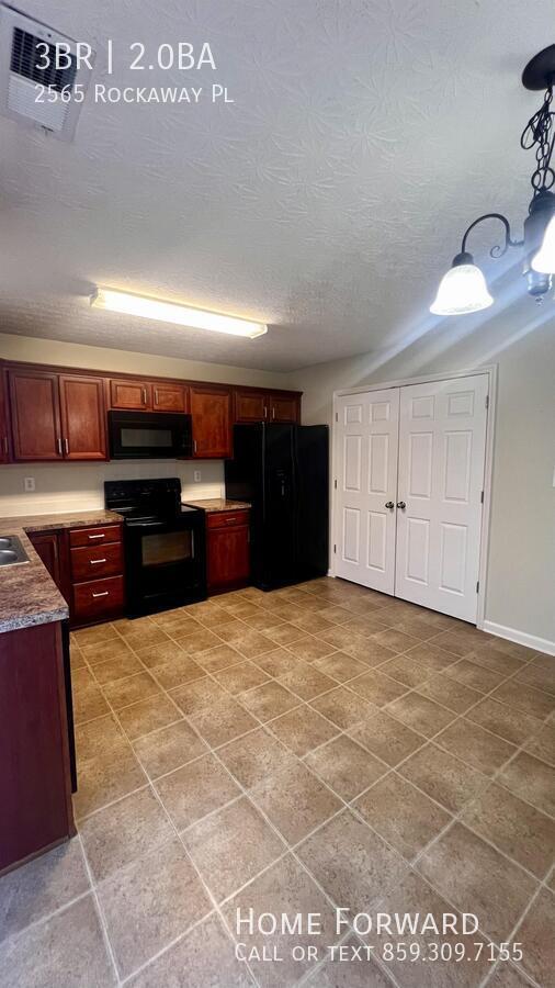Building Photo - 2565 Rockaway Pl