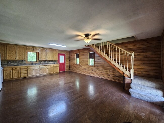 Building Photo - 777 SE Y Hwy