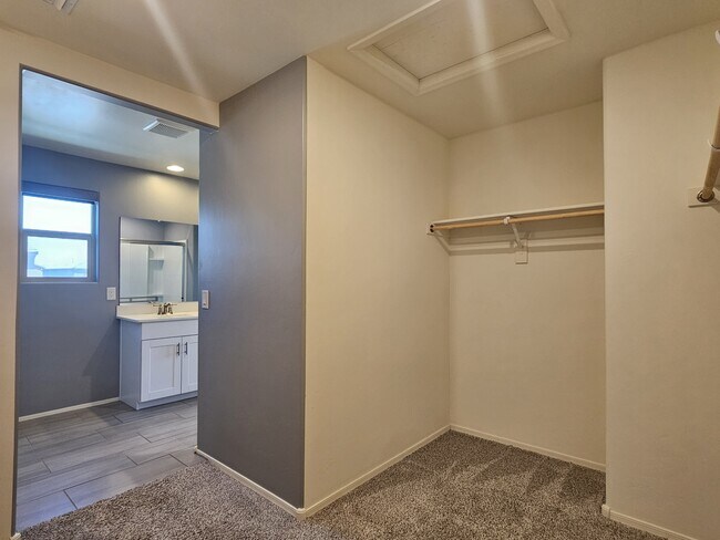 Building Photo - 10679 W Golson Dr