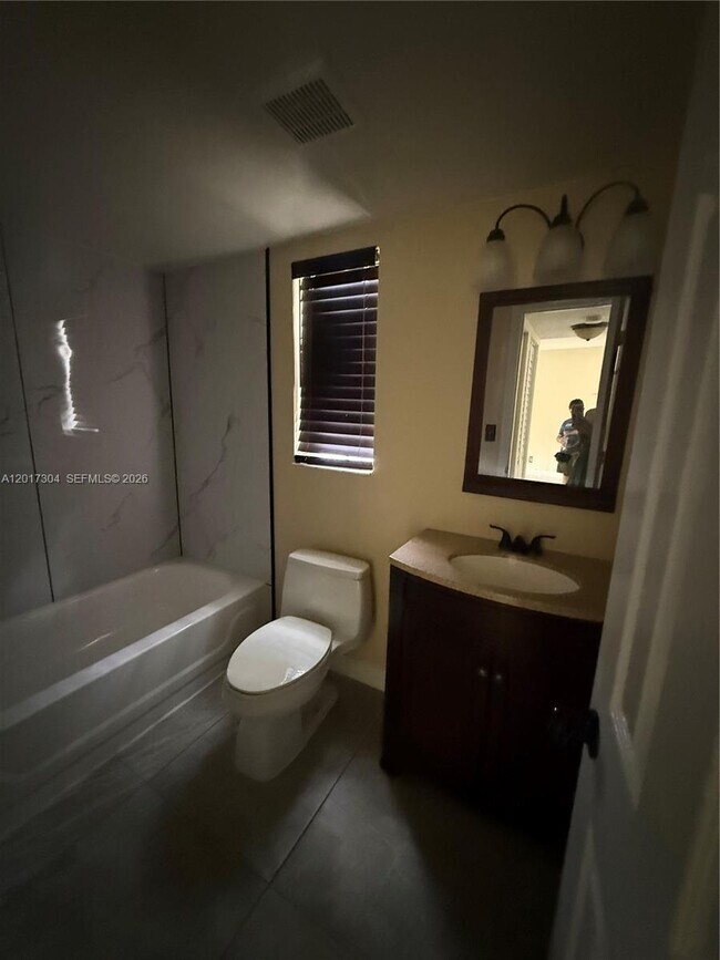 Building Photo - 301 Olivewood Pl
