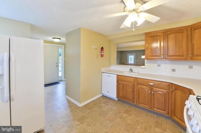 Building Photo - 81 Stoneshire Dr