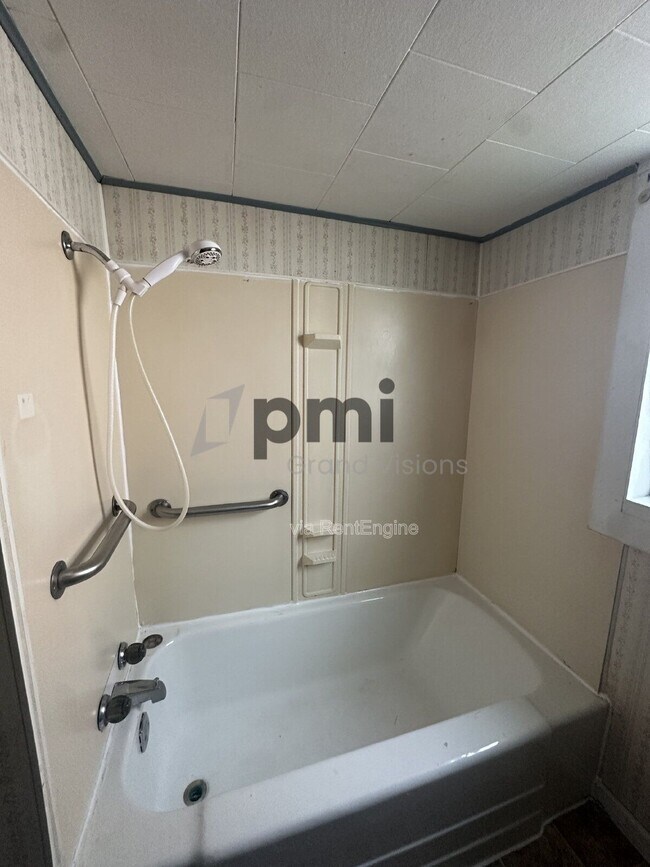 Building Photo - 2808 Champaign Ave