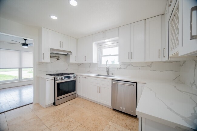 Building Photo - 4815 Caris St