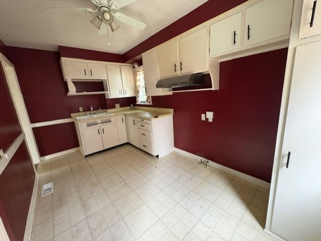 Building Photo - Charming 2-Bedroom Brick Home with Central Air, Garage & Spacious Backyard
