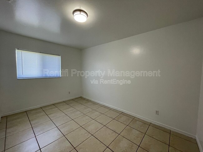 Building Photo - 1128 Homer Ave S