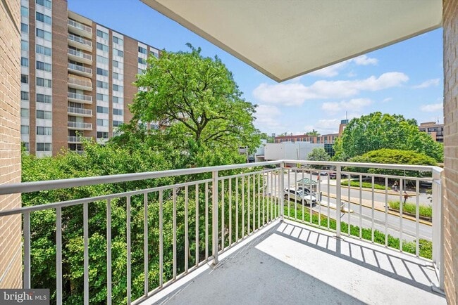 Building Photo - 3001 Veazey Terrace NW